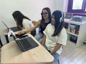 Francesca e Lisa Alda mentre relazionano in diretta sul primo nucleo tematico del progetto UNESCO